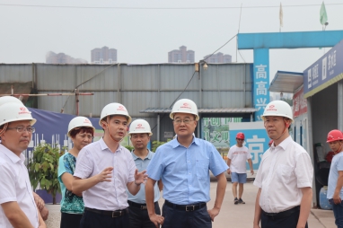 集團(tuán)公司董事長鄧華帶隊(duì)前往內(nèi)江市、隆昌市考察紡織、糧食儲(chǔ)運(yùn)、撬裝加油等項(xiàng)目