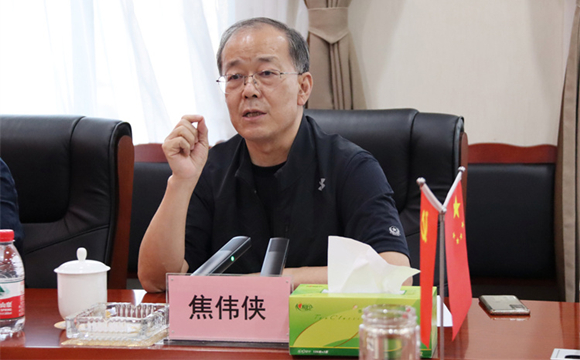 四川省委省政府決策咨詢委員會、西財智庫領(lǐng)導專家蒞臨四川棉麻集團指導工作