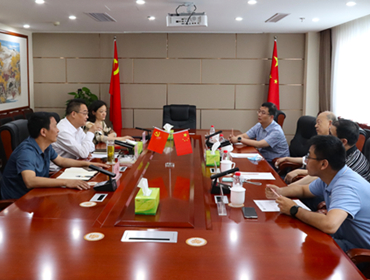 鄧華會見四川大學(xué)教授葉光斗、巨石集團(tuán)成都有限公司執(zhí)行董事、總經(jīng)理陳杰等一行