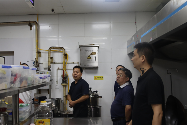 省供銷社黨組成員、理事會副主任向偉益帶隊檢查指導(dǎo)棉麻集團安全生產(chǎn)工作