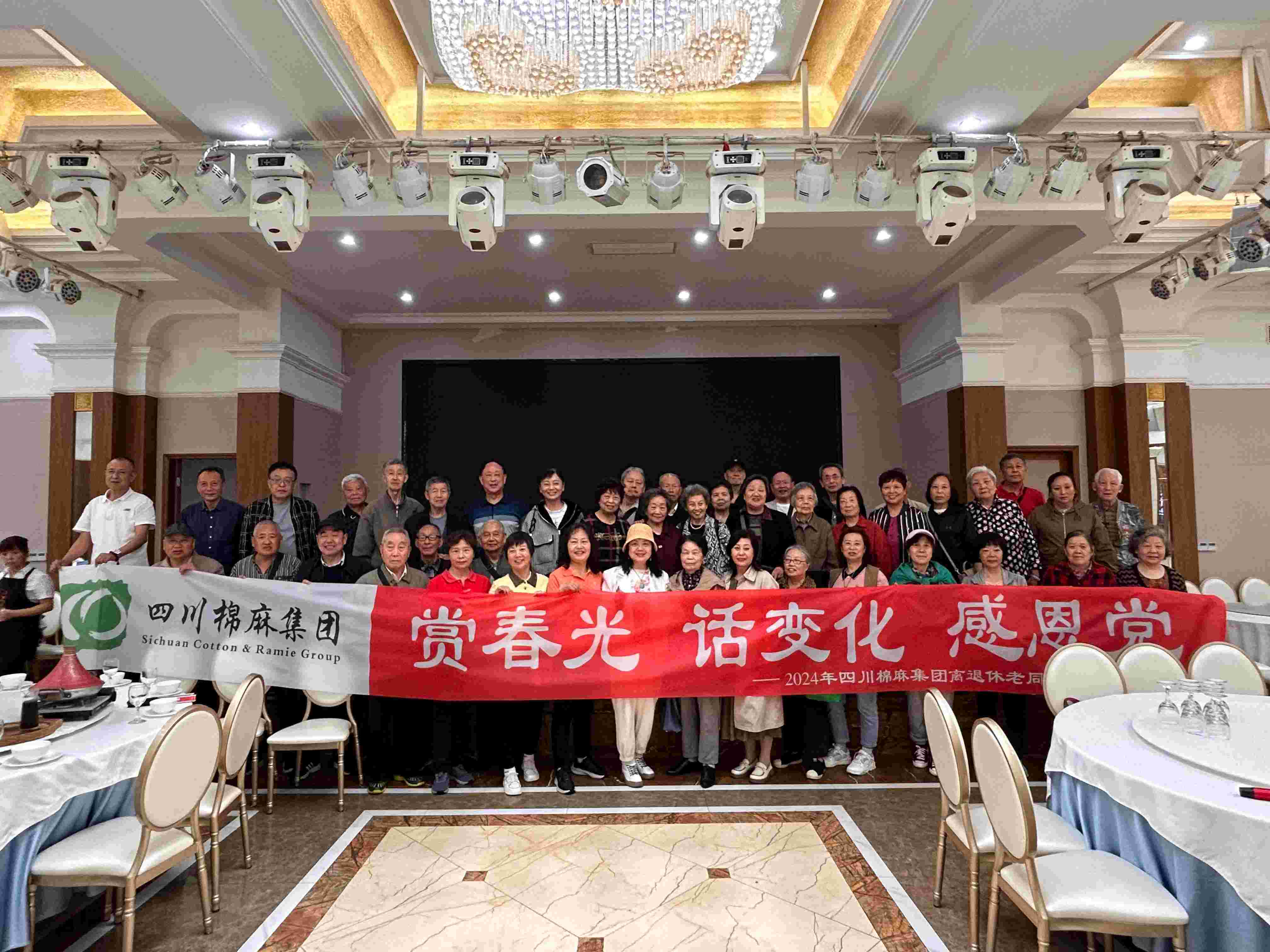 集團公司組織老同志開展“賞春光、話變化、感黨恩”戶外踏青活動